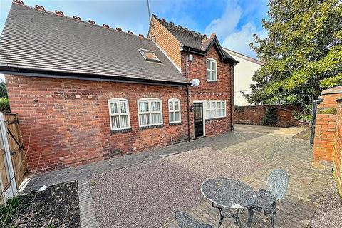 2 bedroom detached house to rent, The Coach House, Wolverhampton