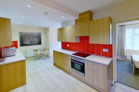 The Chase, Guildford, GU2 7UB