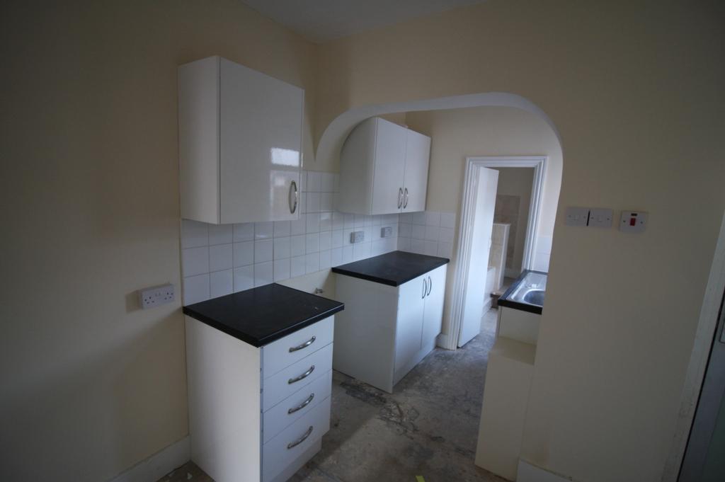 Brompton Lane, Strood, ME2 2 bed terraced house £925 pcm (£213 pw)