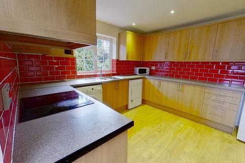 4 bedroom semi-detached house to rent, Southway, Guildford, GU2 8DH