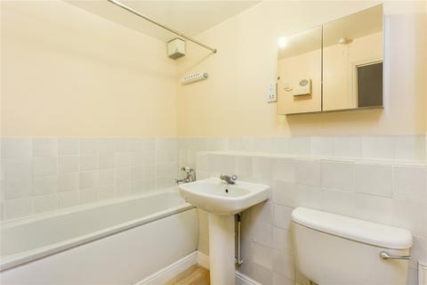 2 bedroom flat to rent, Windsock Close, London