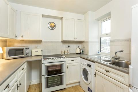 2 bedroom flat to rent, Windsock Close, London