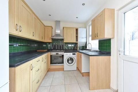 3 bedroom terraced house to rent, Greenfield Road, London, N15