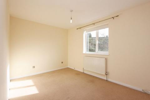 2 bedroom terraced house to rent, Britten Drive, Exeter