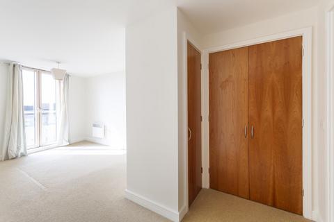 2 bedroom flat to rent, North Contemporis, Clifton