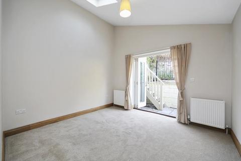 2 bedroom flat to rent, Hillfield Road, West Hampstead, NW6