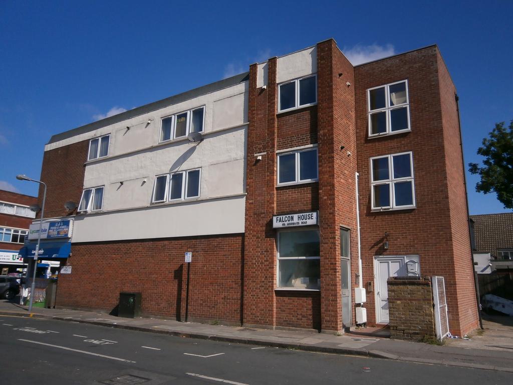 Goodmayes Road, Ilford ig3 1 bed flat to rent £1,400 pcm (£323 pw)