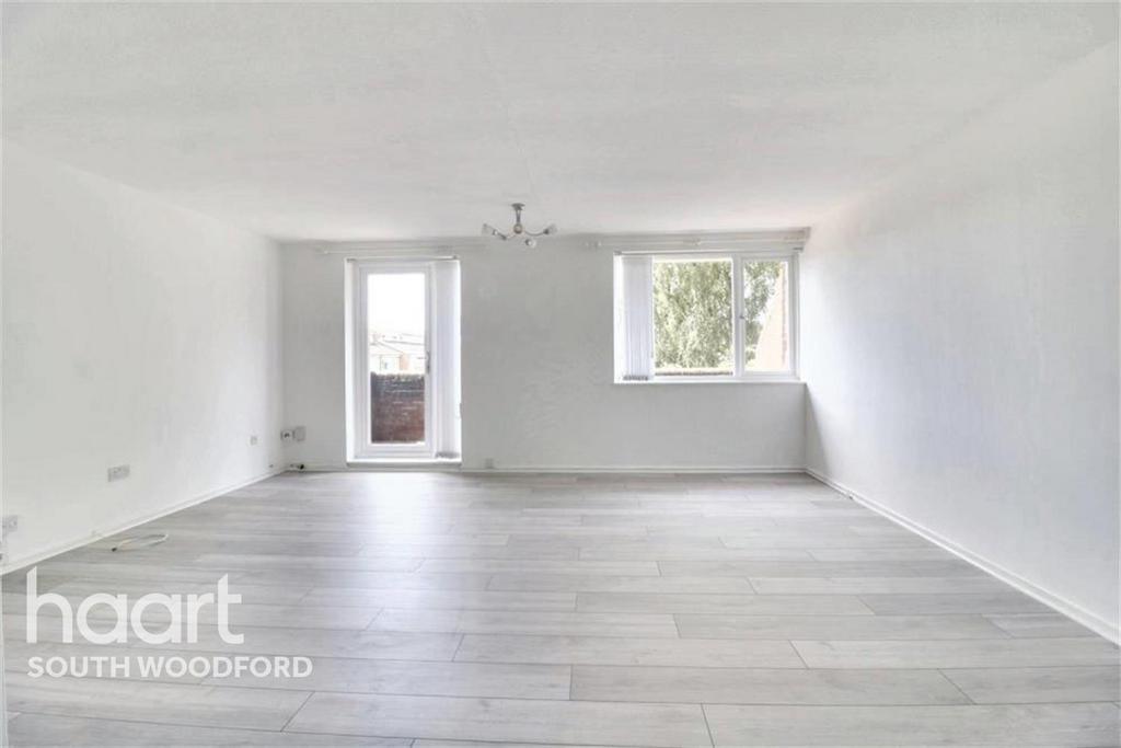 Tamar Square, Woodford Green, IG8 3 bed to rent £1,850 pcm