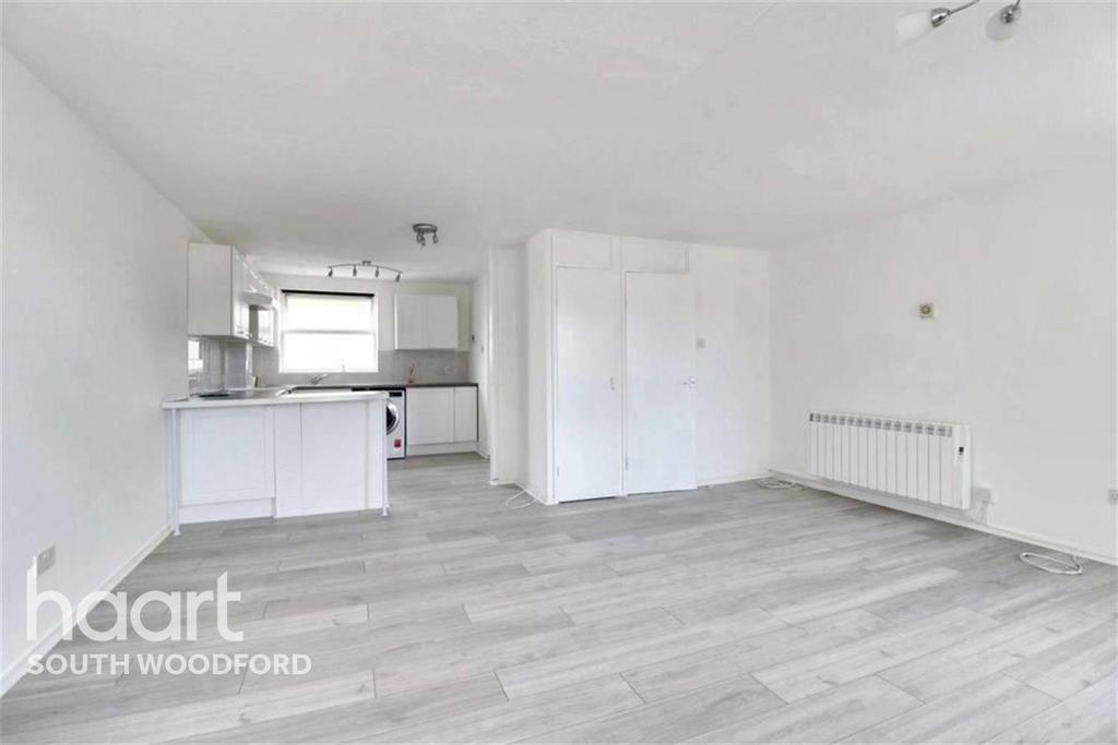 Tamar Square, Woodford Green, IG8 3 bed to rent £1,850 pcm