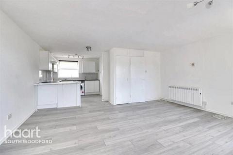 3 bedroom maisonette to rent, Tamar Square, Woodford Green