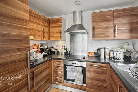 2 bedroom flat to rent, Sandover House, Spa Road, London, SE16