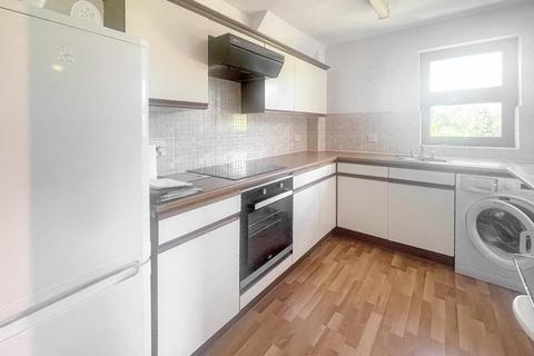 1 bedroom flat to rent, Birdhurst Rise, South Croydon, Surrey, CR2 7ES