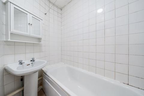 Studio to rent, Goldhurst Terrace, South Hampstead, London