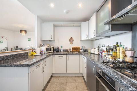 2 bedroom flat to rent, Western Beach Apartments, 36 Hanover Avenue, London