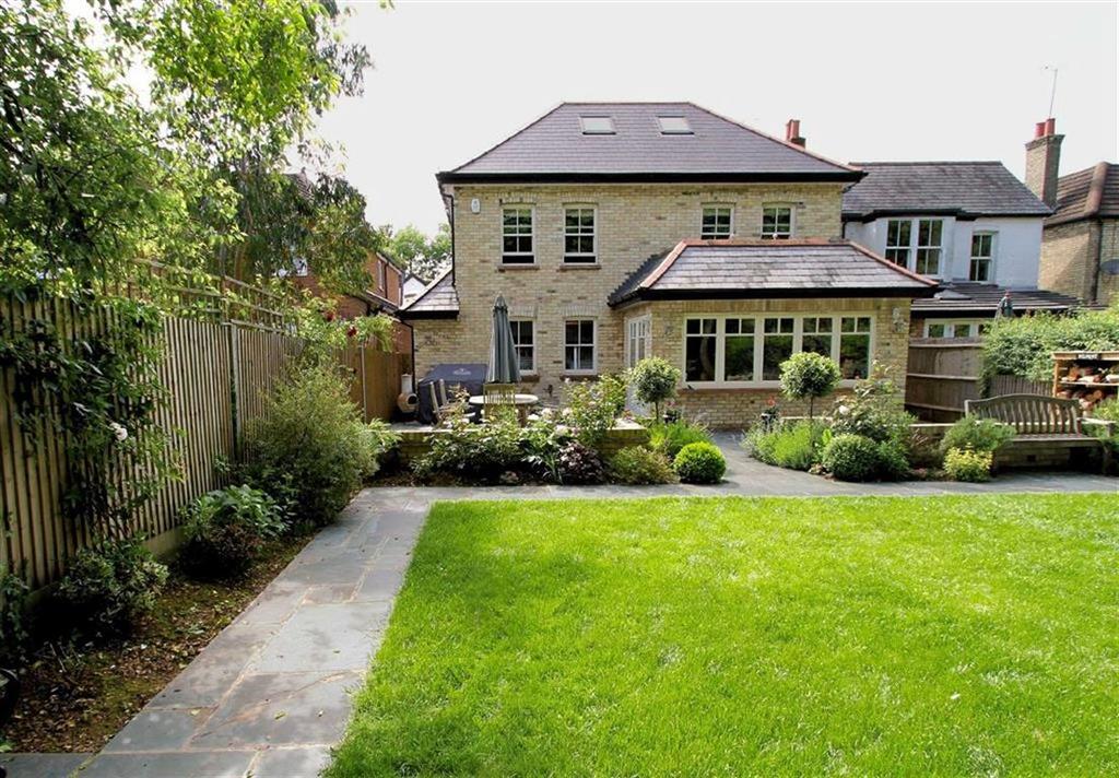 Pondcroft Road, Knebworth, SG3 6DE 5 bed detached house £875,000