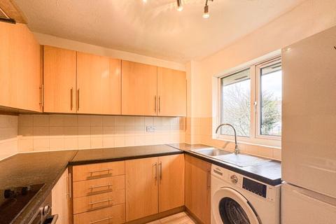 2 bedroom flat to rent, Pavilion Way, Edgware