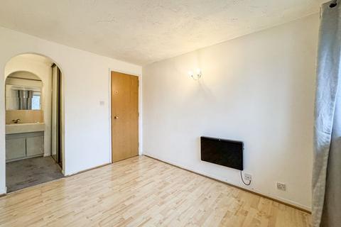 2 bedroom flat to rent, Pavilion Way, Edgware