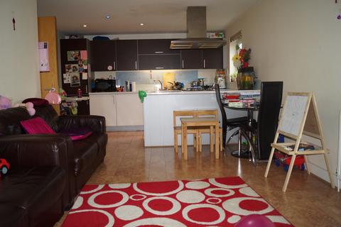 2 bedroom flat to rent, Arai Court, Perrymans farm road, Newbury park, Ilford IG2