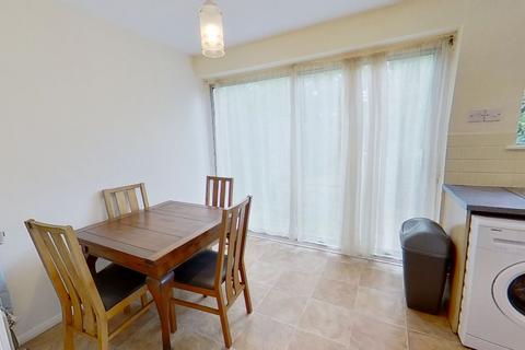 4 bedroom terraced house to rent, Guildford Park Avenue, Guildford, GU2 7NJ