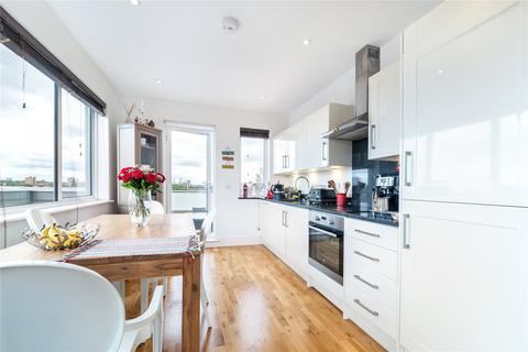 2 bedroom penthouse to rent, Lavender Hill, London, SW11