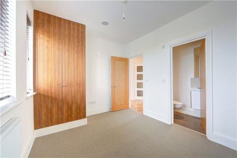 2 bedroom penthouse to rent, Lavender Hill, London, SW11