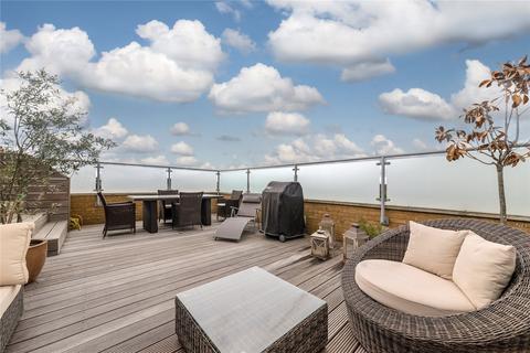 2 bedroom penthouse to rent, Lavender Hill, London, SW11