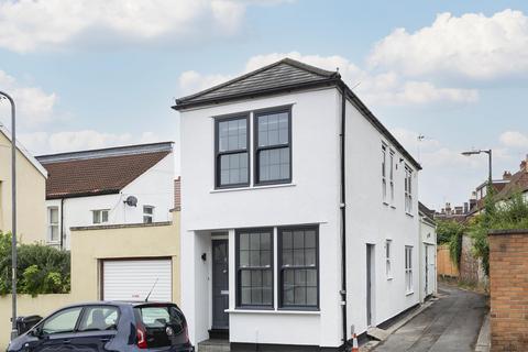 2 bedroom mews to rent, Ladysmith Road, Westbury Park, BS6