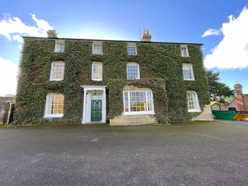 8 bedroom country house to rent
