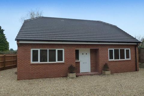 4 bedroom bungalow to rent, Main Road, Duston, Northampton, NN5