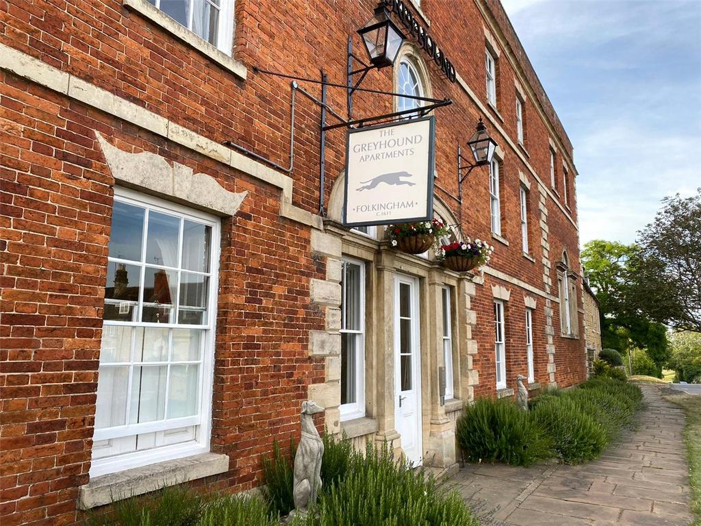The Greyhound, Market Place, Folkingham, Lincolnshire, NG34 2 bed
