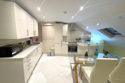 3 bedroom flat to rent, Townmead Road, Fulham SW6