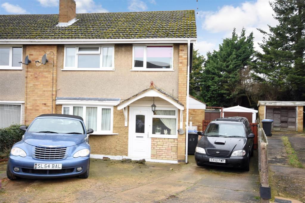 Pennine Way, Kettering 3 bed semidetached house £235,000