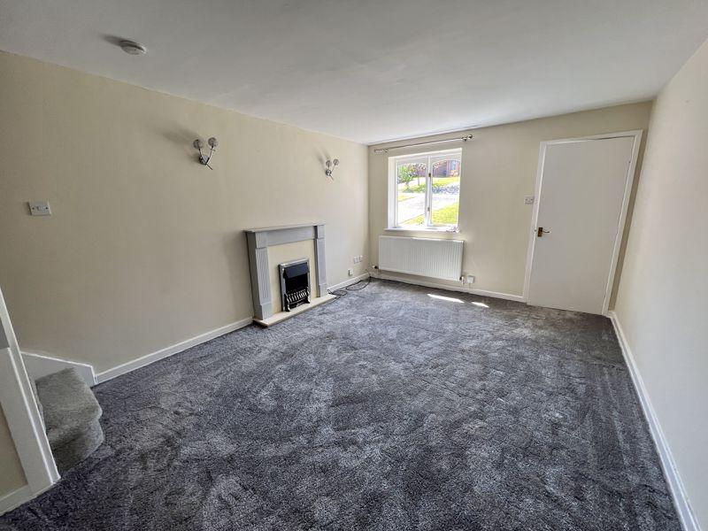 Bollin Drive, Congleton 2 bed semidetached house £750 pcm (£173 pw)