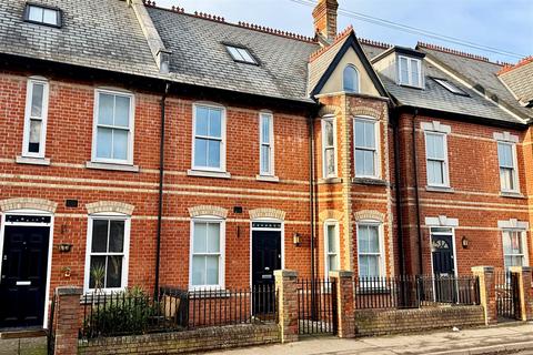 2 bedroom flat to rent, Blandford Town Centre