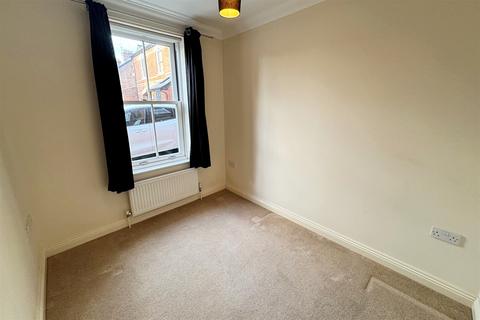 2 bedroom flat to rent, Blandford Town Centre