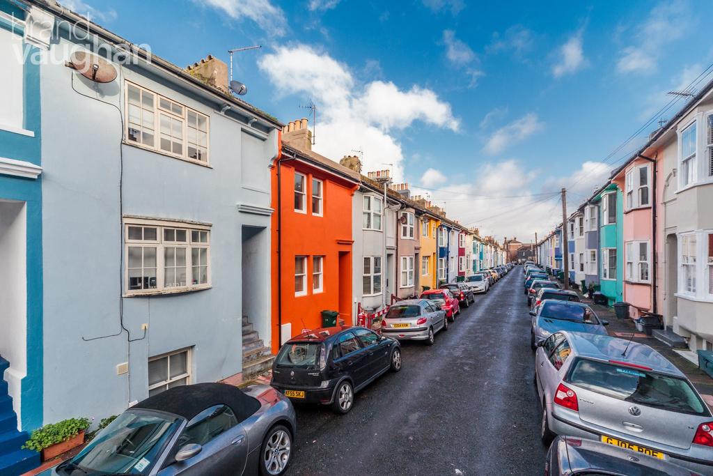 Southampton Street, Brighton, BN2 4 bed house £2,253 pcm (£520 pw)