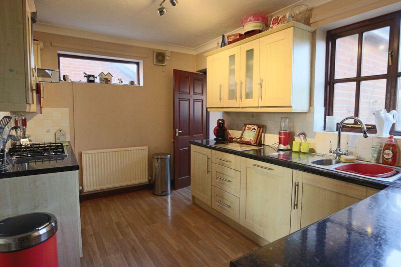 Dunston Drive, Lowestoft 4 bed detached house £240,000