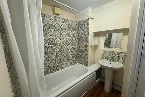 1 bedroom ground floor flat to rent, Exeter City Centre - Ground floor flat for single occupancy