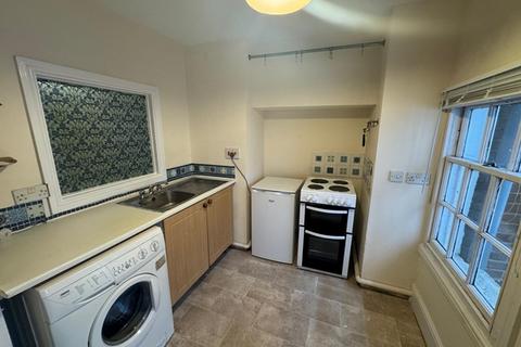 1 bedroom ground floor flat to rent, Exeter City Centre - Ground floor flat for single occupancy