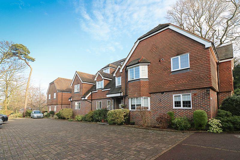Cedar Lodge, Mount Ephraim, Tunbridge Wells 2 bed apartment £900 pcm