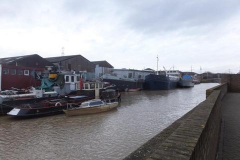 2 bedroom apartment to rent, Hewitt Quays, Barking ig11