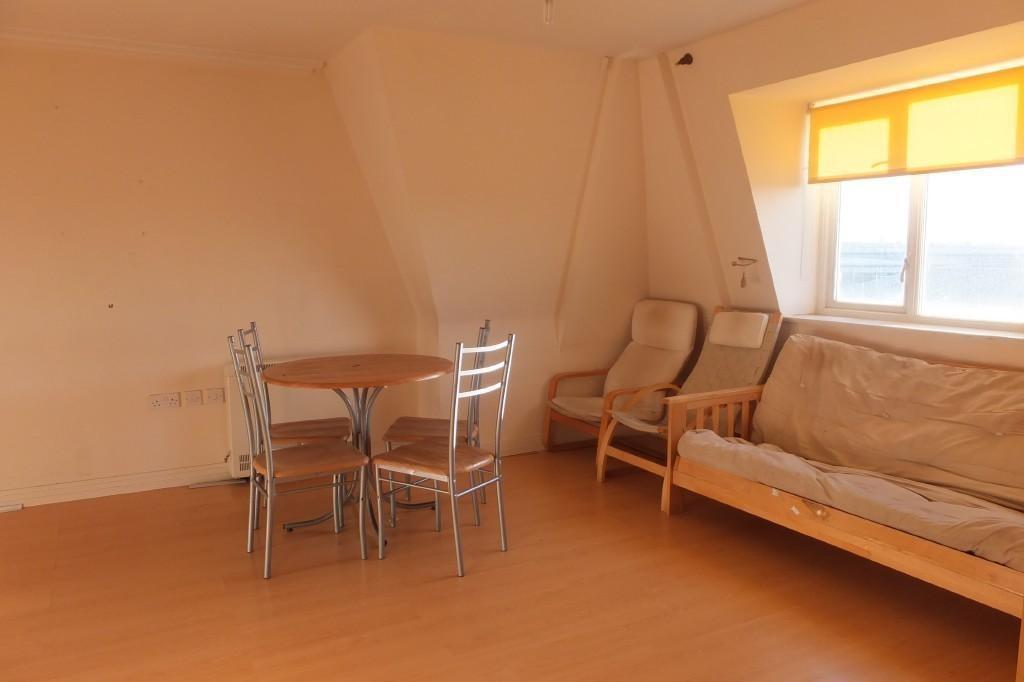 Apartment in Barking - More