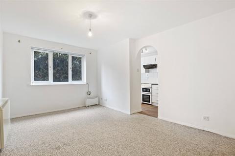 1 bedroom flat to rent, Burbage House, 1 Samuel Close, New Cross, London, SE14