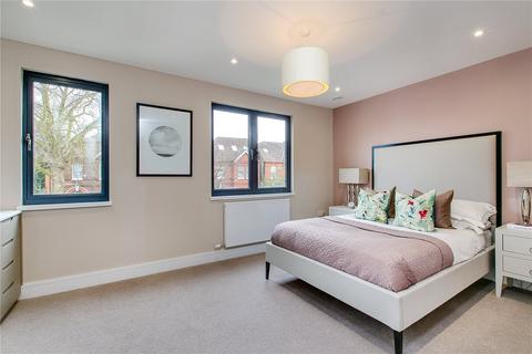 3 bedroom semi-detached house for sale, Mortlake Road, Richmond, Surrey