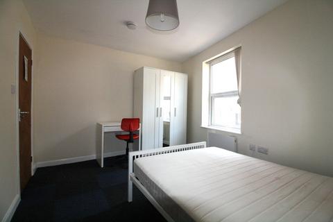 1 bedroom in a flat share to rent, Ensuite room in 4 bedroom flat share at 3 Fitzwilliam Street, Sheffield, S1 4JL