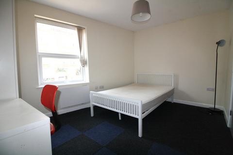 Ensuite room in 4 bedroom flat share at 3 Fitzwilliam Street, Sheffield, S1 4JL