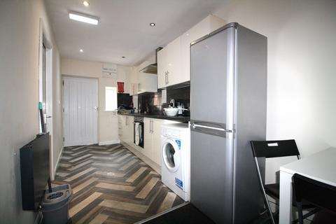 1 bedroom in a flat share to rent, Ensuite room in 4 bedroom flat share at 3 Fitzwilliam Street, Sheffield, S1 4JL