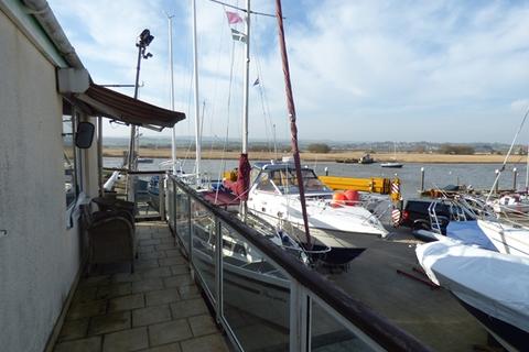 undefined, Topsham - Spacious apartment with 2 bedrooms and enjoying estuary views