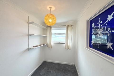 undefined, Topsham - Spacious apartment with 2 bedrooms and enjoying estuary views