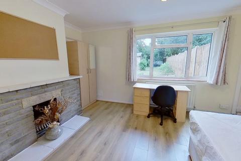 4 bedroom semi-detached house to rent, Cabell Road, Guildford, GU2 8JQ